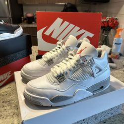 Air Jordan 4 Retro ‘White Oreo ‘ 