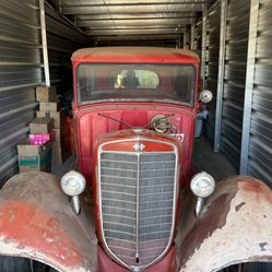I’m Selling My 1935 Harvester International With A Bunch Of Vintage Parts No Body Rot Or Cancer. Almost A Finish Project
