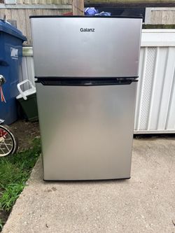 Galanz Mini Fridge with Top Freezer