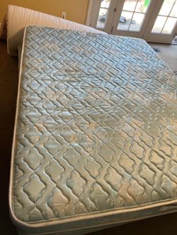 Queen Mattress (sealy)