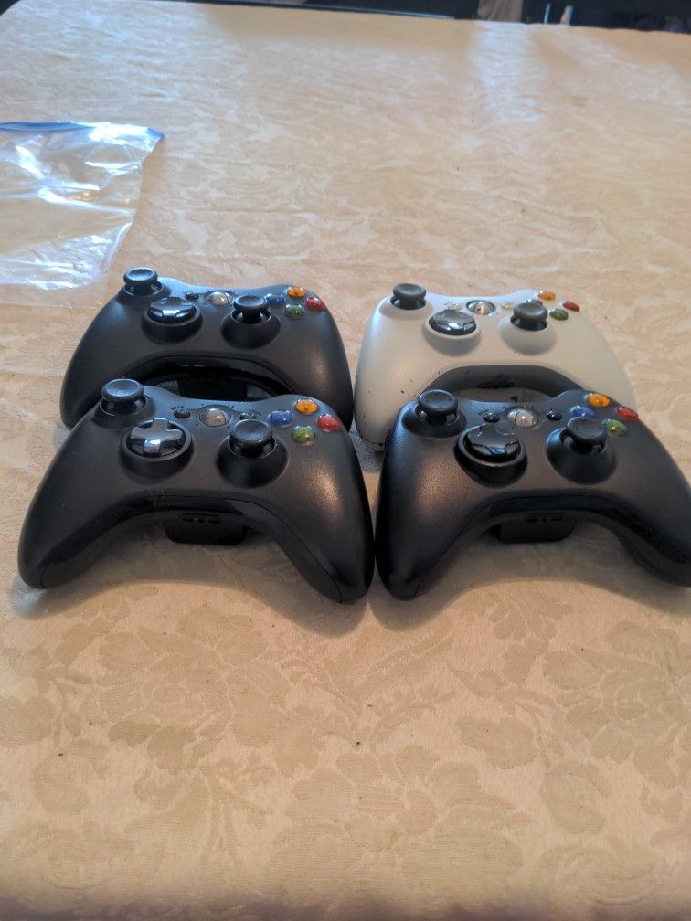 4 Xbox 360 Controllers Used Do Not Work Just For Parts.
