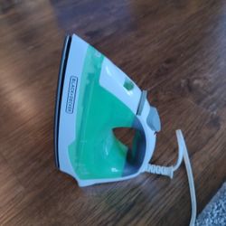 BLACK+DECKER Easy Steam Compact Iron for Clothes, Automatic Shutoff, Nonstick Plate, Light Weight, 1200 Watts