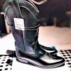 WOMEN'S BLACK BOOTS (NEW)