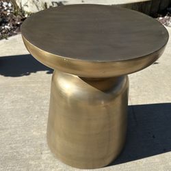 IRON GOLD ROUND END TABLE