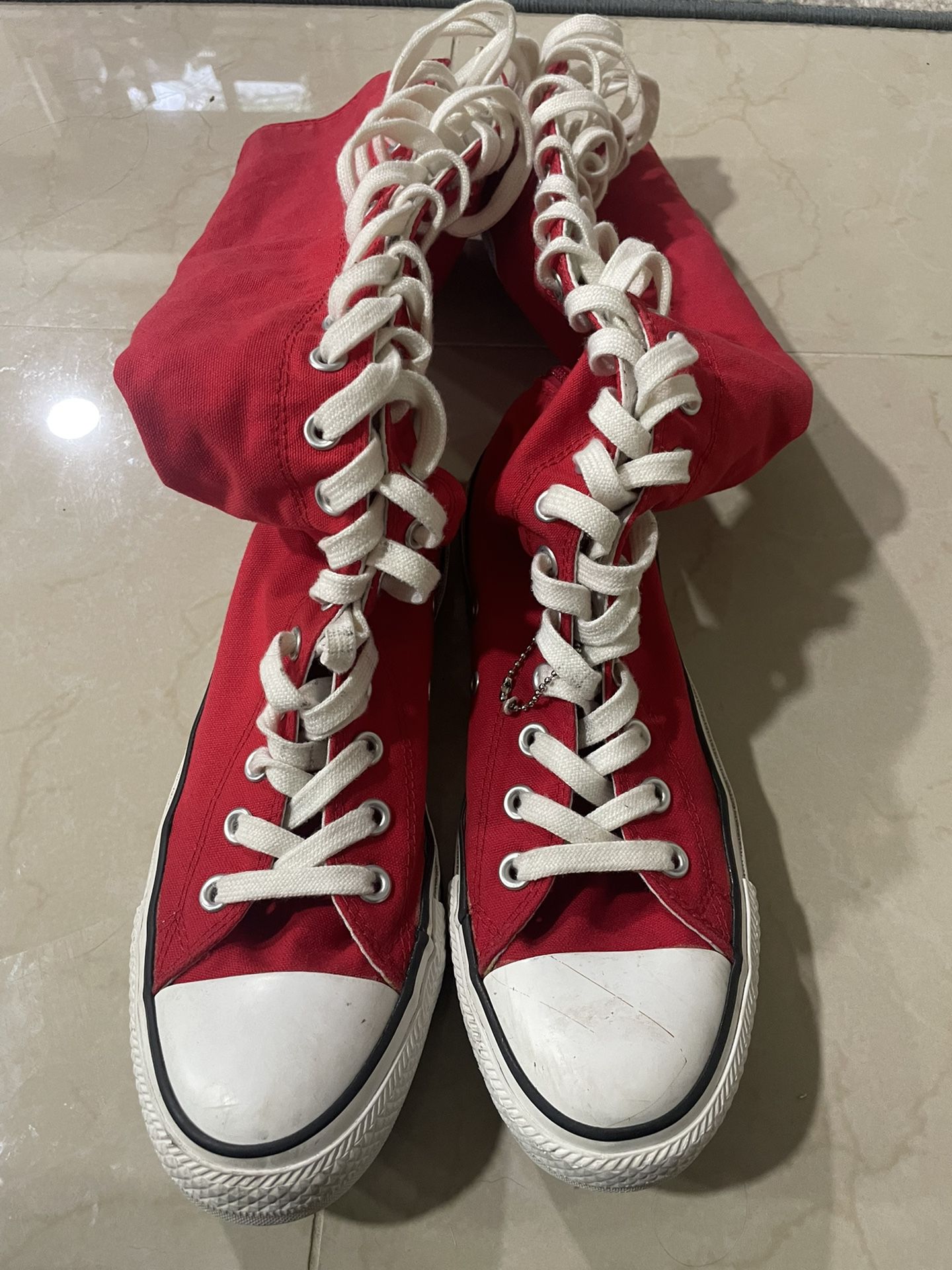 Monumentaal Het spijt me overschot Converse Knee High Lace Up Red & White Sneakers Boots Mens Size 6,Women  Size 8 for Sale in Queens, NY - OfferUp