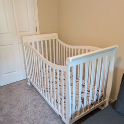 Dream On Me Crib with separate Mattress- Like New