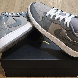 Jordan 1's Low Size 5y And 5.5y Youths/ Fits Size 6/6.5 And 7 For Women 