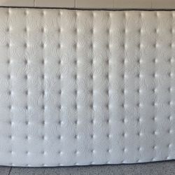 Like New Sealy Queen Mattress