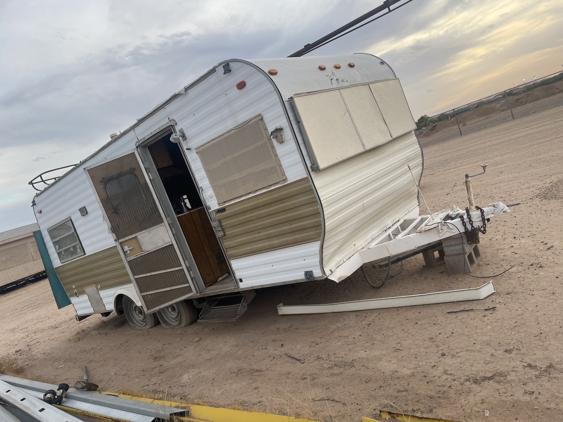 Camper Trailer 18x 8