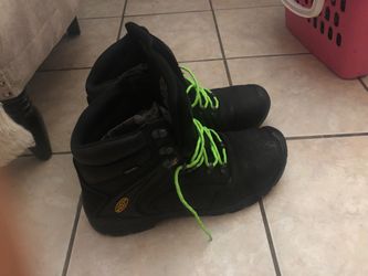 KEEN steel toe boots, water resistant and oil resistance from the bottom