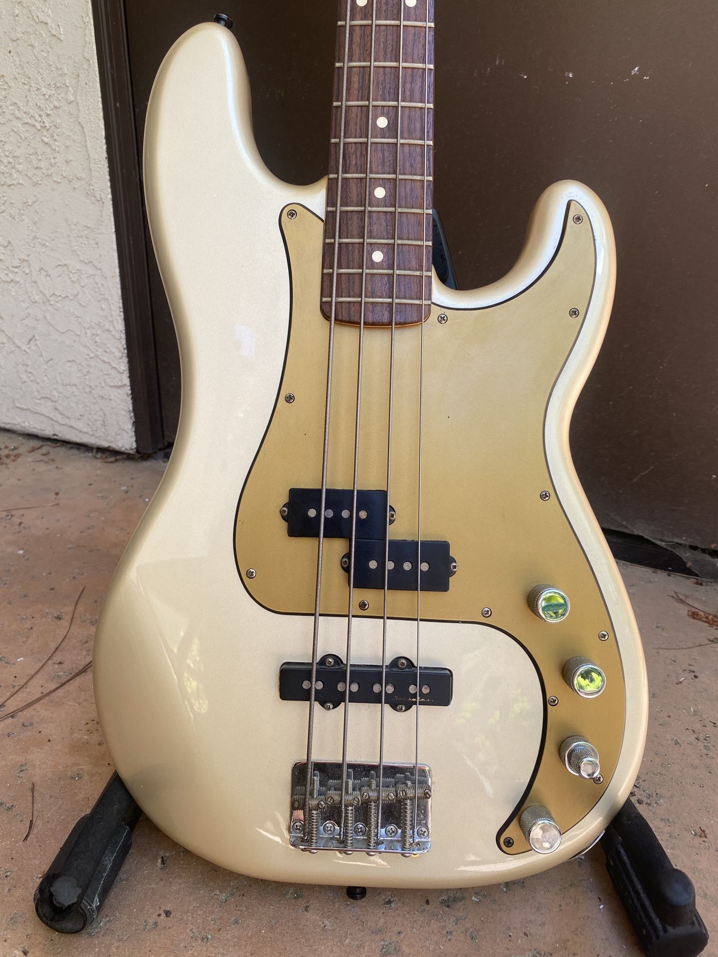 Fender Deluxe Active Precision Bass Special