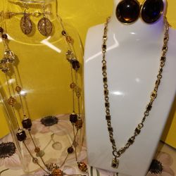 #1831, LOT VINTAGE COLLECTION 4 ITEMS, NECKLACES & EARRINGS
