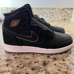 Air Jordan 1 Retro High Black Gold