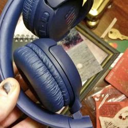 JBL bluetooth headphones