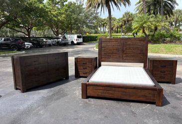 Beautiful Bedroom Set Queen Size Real Rustic Wood Dark Brown Color Like New by Haverty’s Furniture