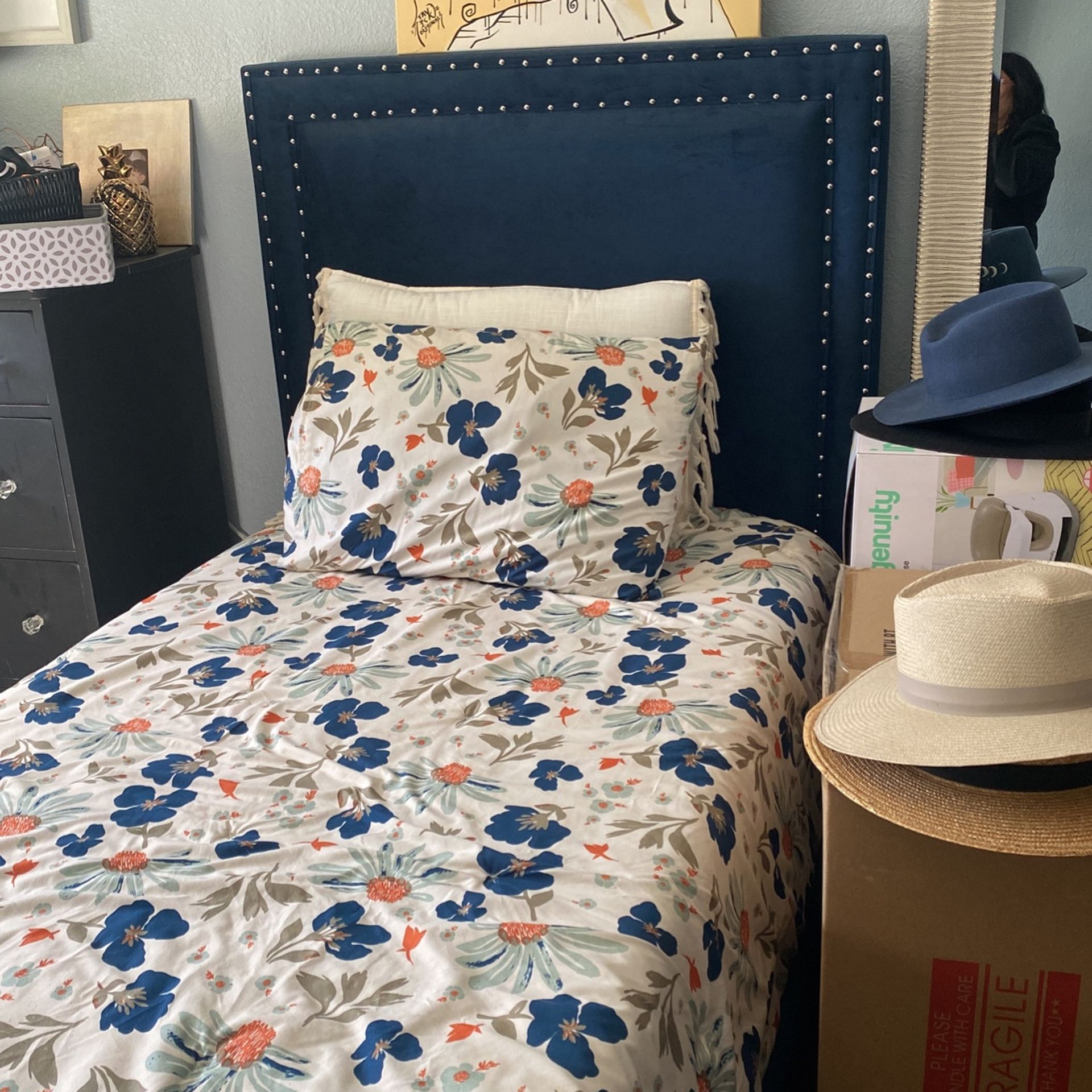 Twin Bed 