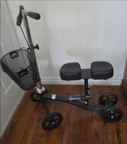 ROSCOE KNEE SCOOTER/WALKER. FOLDABLE,  STEERABLE, ADJUSTABLE. RIGHT HAND BRAKE, BASKET,  DUAL KNEE PAD. EXCELLENT CONDITION!