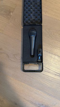 Behringer XM8500 Microphone w/ Cables & Case
