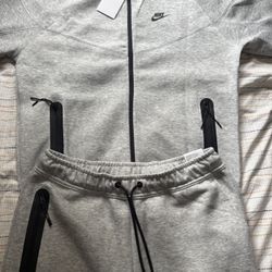 Grey XL Nike Tech 