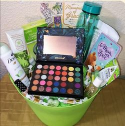 MOTHER'S DAY GIFT BASKET. ( Pick up in Modesto.)