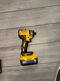 DeWalt 20V XR Impact Driver with 5Ah Battery
