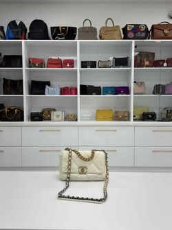 CHANEL 19 Flap Handbag Cream