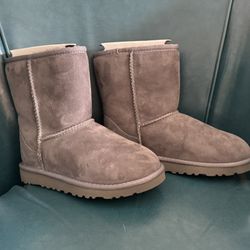 New UGG Pure Size 2