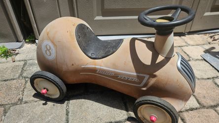 Radio flyer #8 ride on toy car