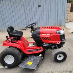 Pony 42" 7-speed Manual Drive Gas Front Engine Ridgid Lawn Tractor 