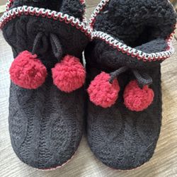 Muk Luks Slippers Size 5-6