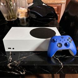 Xbox series S works perfectly Blue Control