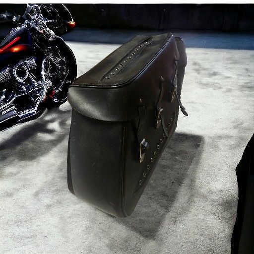Rare Harley Davidson wear's harness leather saddlebags for 1 Touring and Road King models are known for their durability and classic style. Th