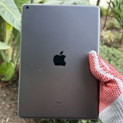 iPad 8th Gen 128gb WiFi 72% Battery Health 