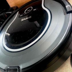 Shark ION ROBOT 750 Vacuum Cleaner 