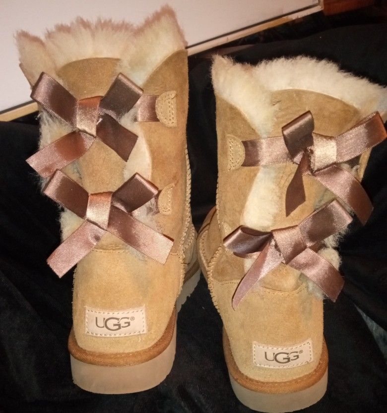 Women's Size 8 UGG Boots (New)