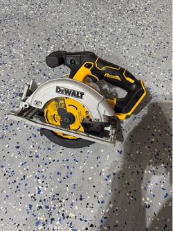 DEWALT XR 20-volt  6-1/2-in Brushless Cordless Circular saw BRAND NEW