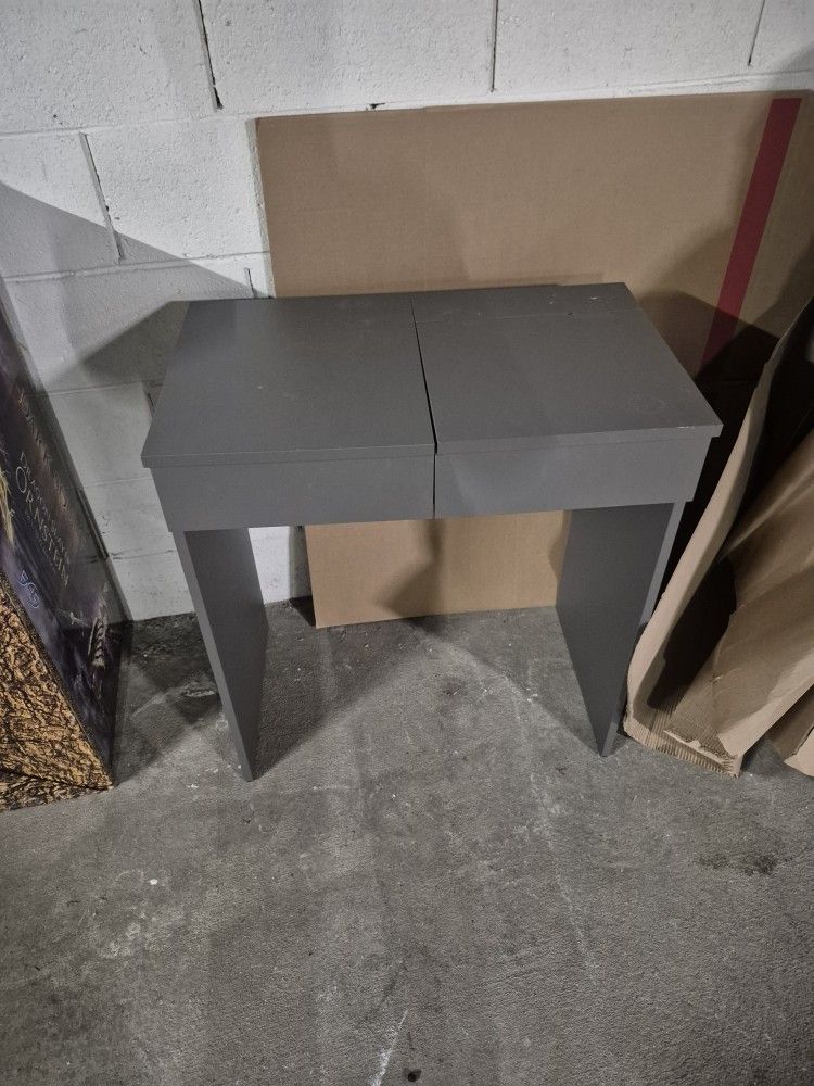 Make Up Table