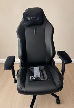 Secretlab TITAN Evo Gaming Chair – Nanogen Hybrid Leatherette (Regular Size) – Brand New