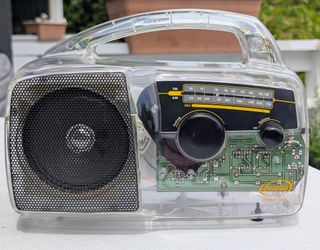 Freeplay FPR2 Self Powered AM/FM Radio Solar & Crank Clear Emergency Camping