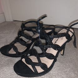 New Pretty Black Heels Size 8 