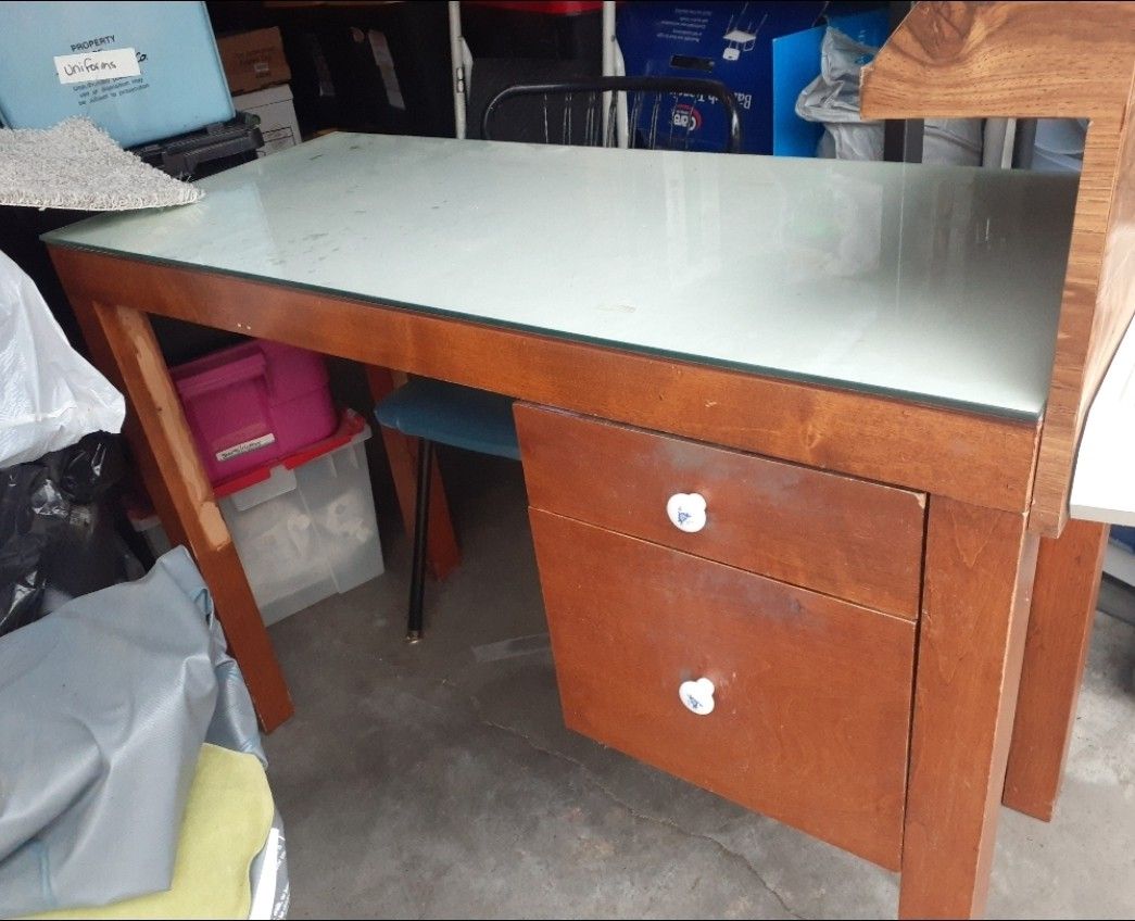 Manicure And Pedicure Station And Footbath