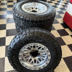 Vendo Set De Rines 17*9 6-139.7 Para Toyotas Tacoma Chevy Silverado For F150 GMC Sierra Con Llantas Con 85% De Vida Las 4 