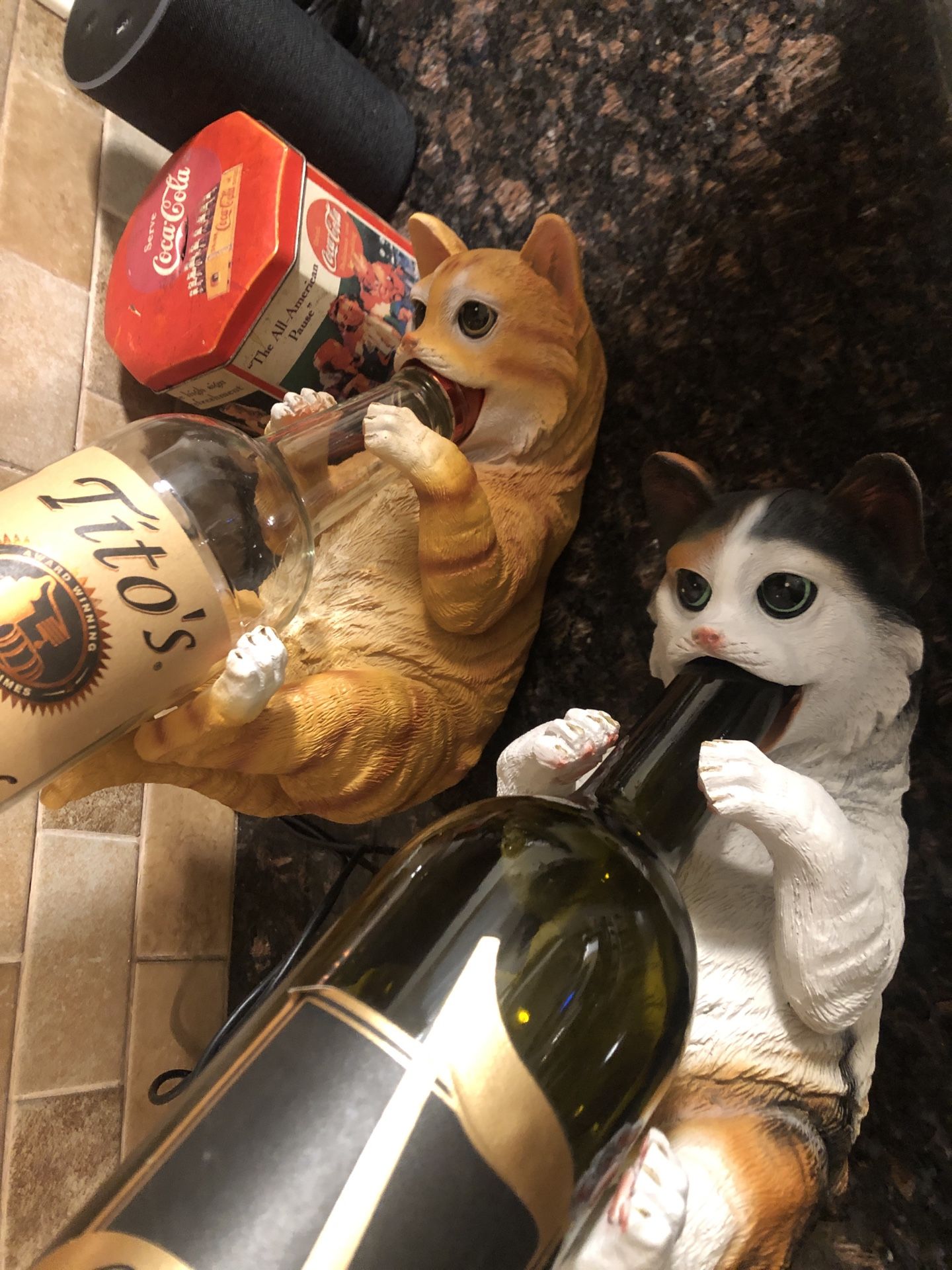 Cat wine bottle holder