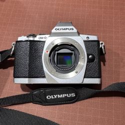 Olympus OM-D E-M5 + 2 Lenses - Great Starter Kit - $500