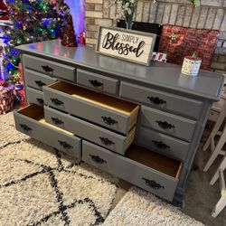 ✨✨GORGEOUS GRAY SOLID WOOD 11 DRAWER DRESSER✨✨