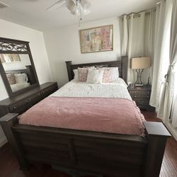 Queen Size 3 Piece Bedroom Set 