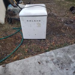 Galanz Mini Fridge 
