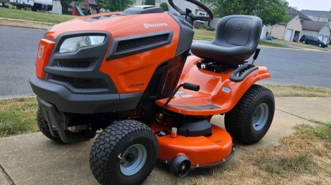 2023 Husqvarna Lawn Mower Tractor (V TWIN) High Quality