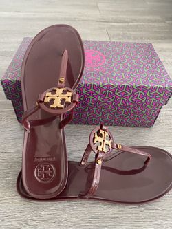 TORY BURCH Mini Miller Jelly Thong Sandal- Burgundy (Size 7)