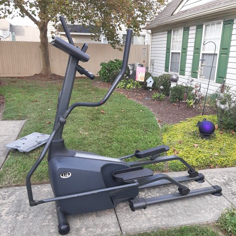 Horizon E70 Elliptical Machine
